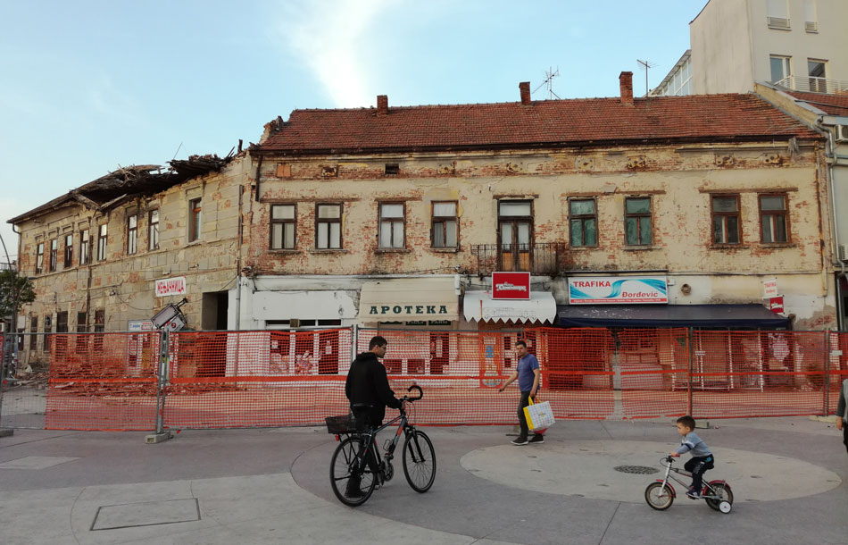 ТУЖНА СУДБИНА ДЕЛОВОЂИНЕ КУЋЕ