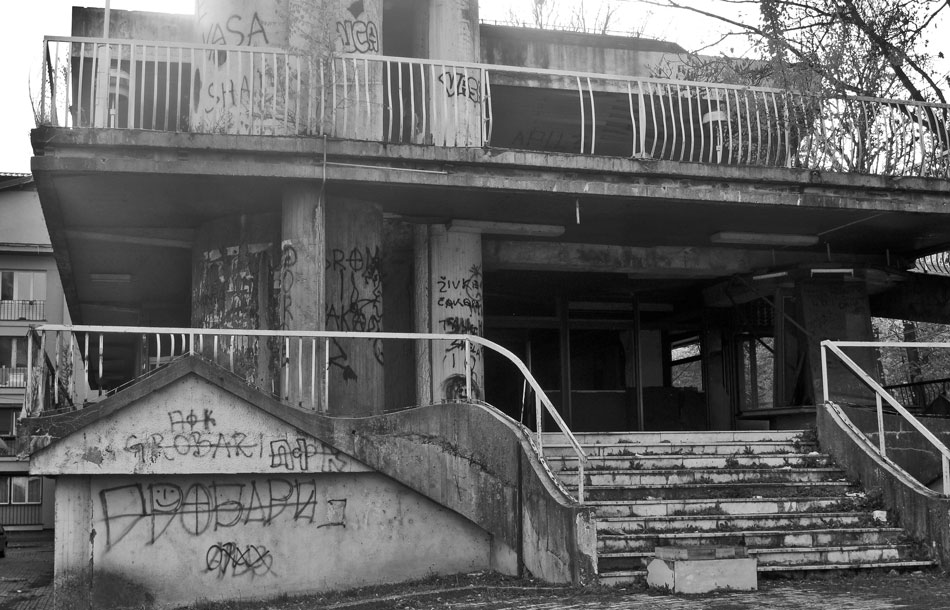 ОД НЕРАЗУМЕВАЊА ДО ИГНОРИСАЊА ОПШТИНСКЕ ВЛАСТИ