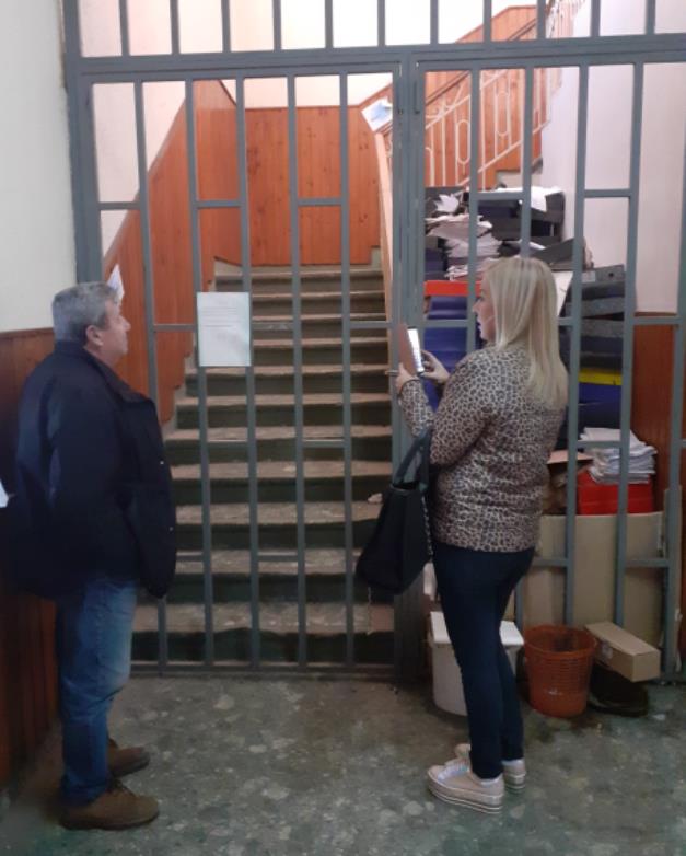 Марина Благојевић и Танасије Манојловић пред вратима, за која после данашње конференције за новинаре више немају кључ