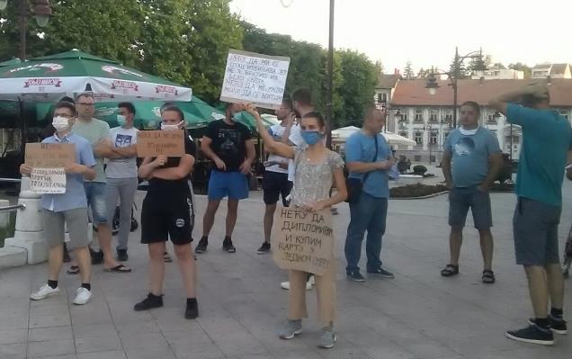 Са трећег окупљања демонстраната у центру Аранђеловца
