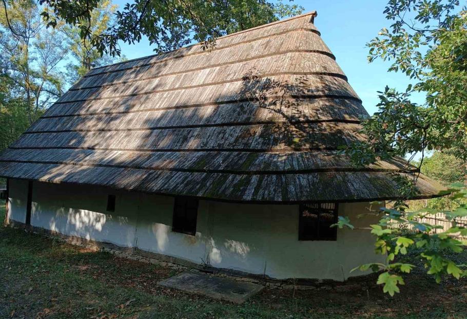 Црква у Павловцу посвећена Св. Цару Константину и царици Јелени