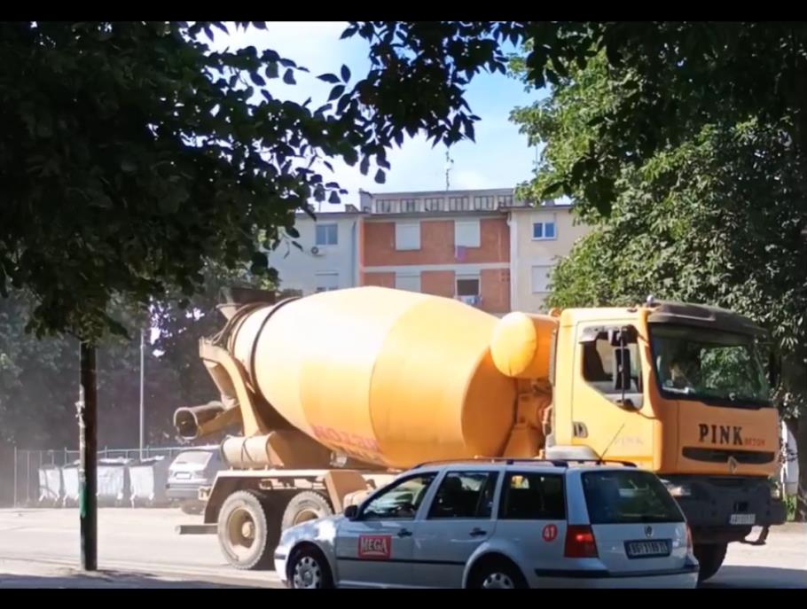 Загуан у транзитној прашини