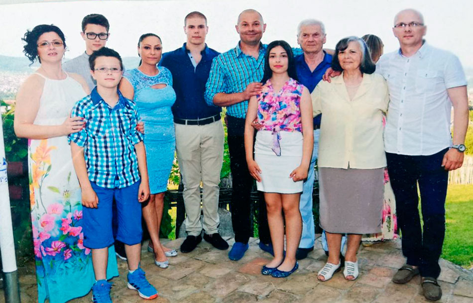 Стеван и супруга Ангелина окружени својом породицом (Фото: С. Марковић)